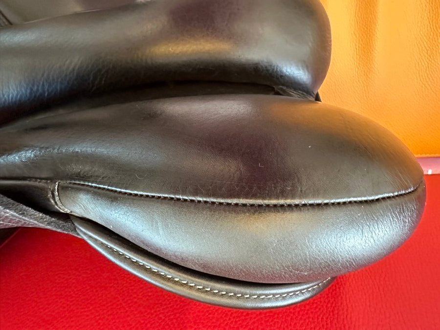 17.5" Custom Saddlery Buffalo Advantage R * New Wool Flocked * 2750 + shipping