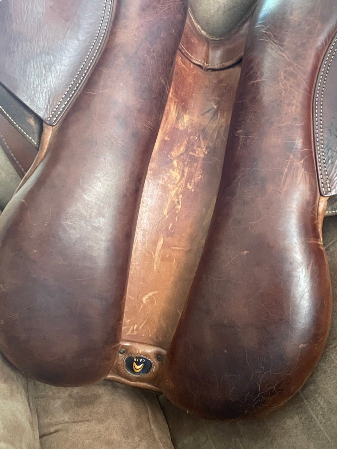 Bates Caprilli Close contact saddle