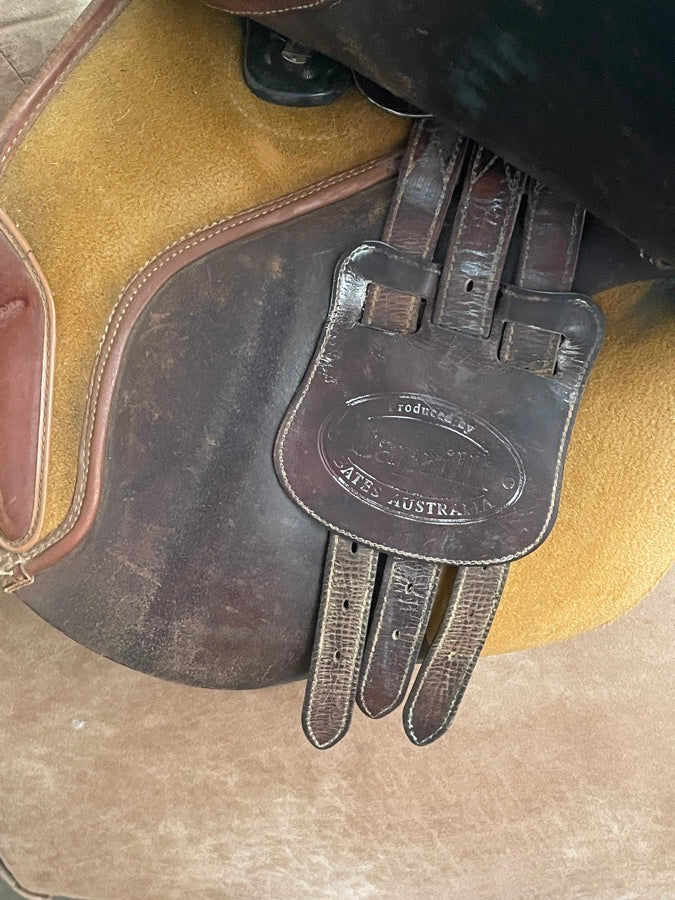 Bates Caprilli Close contact saddle