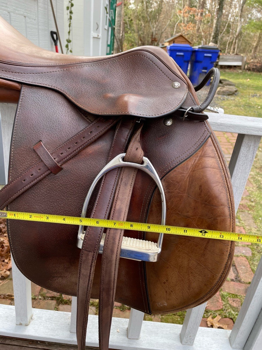 Collegiate Saddle