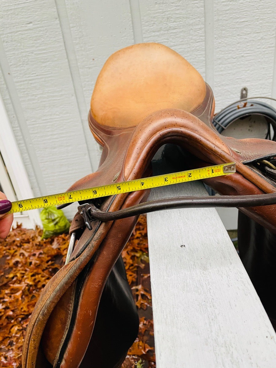 Collegiate Saddle