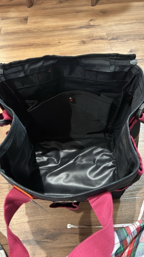 NWT Shires Aubrion Grooming Tote Bag. Black w/ Berry Accents