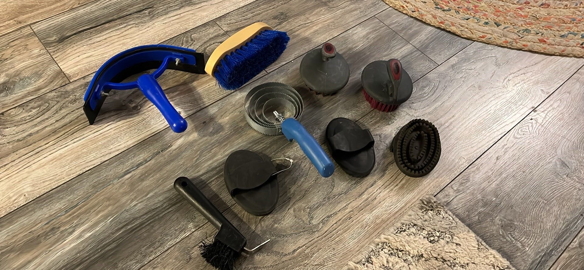Horse grooming brushes