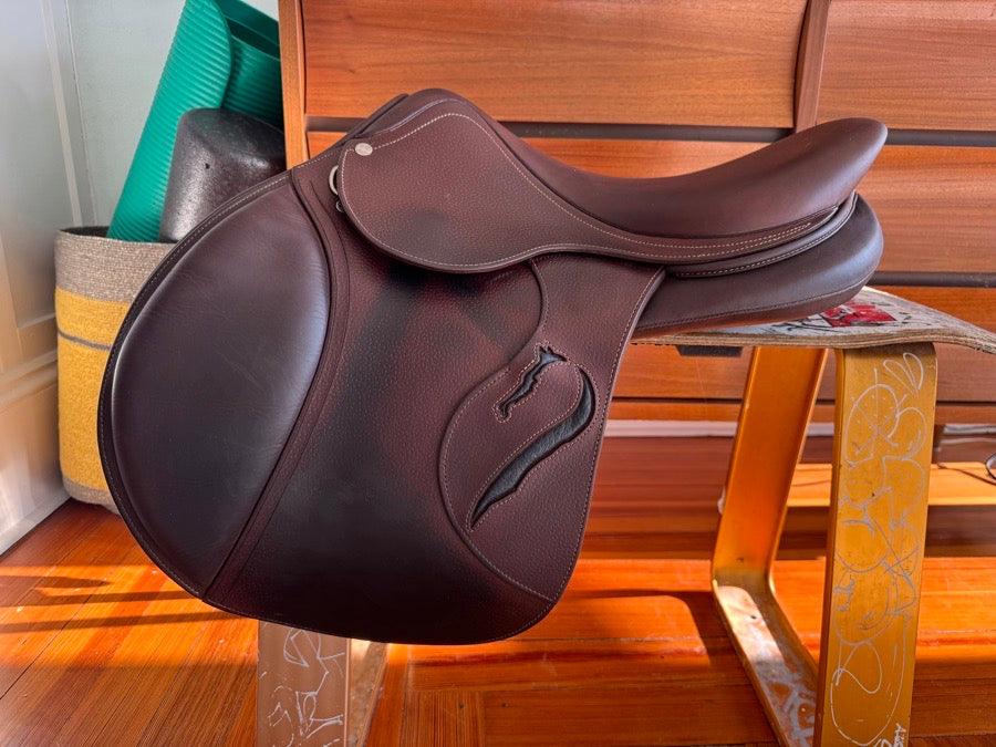 17” Antares Connexion Jump Saddle - Grain/Buffalo - 2N Flaps - MINT!