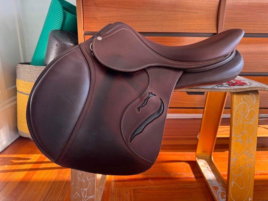 17” Antares Connexion Jump Saddle - Grain/Buffalo - 2N Flaps - MINT!