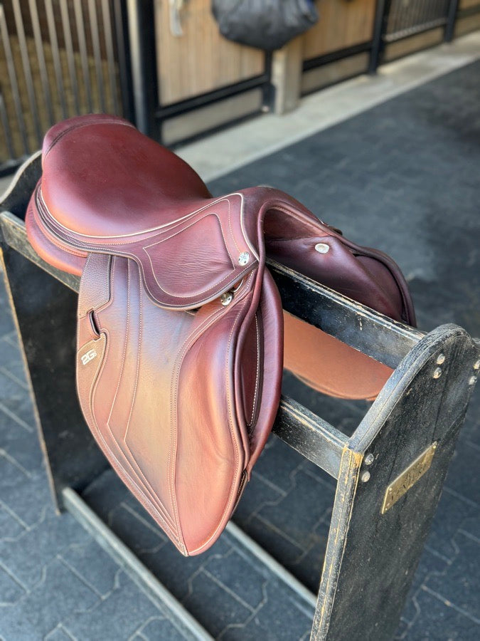 Demo condition 17” 3L CWD 2Gs Mademoiselle