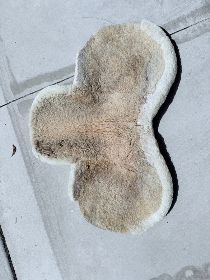 FLEECEWORKS Fleeceworks Sheepskin Show Hunter Pad (2)