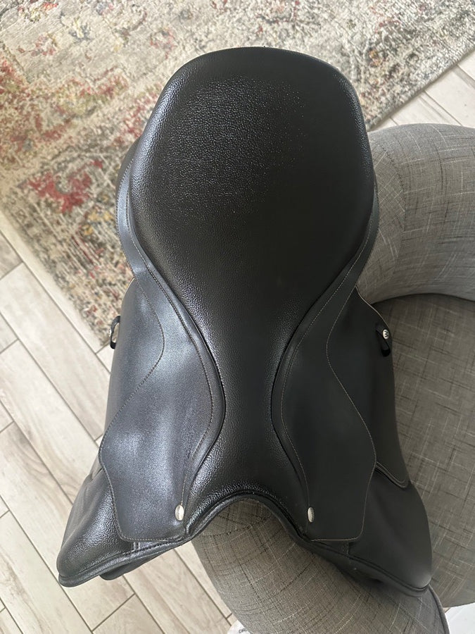 wintec jump saddle 16.5in