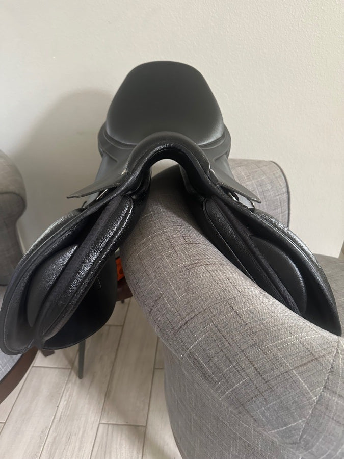 wintec jump saddle 16.5in