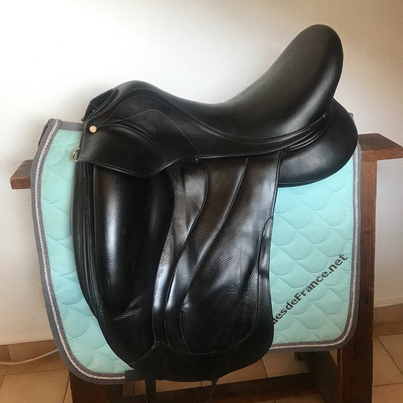 18" Antares Concept (measures large)