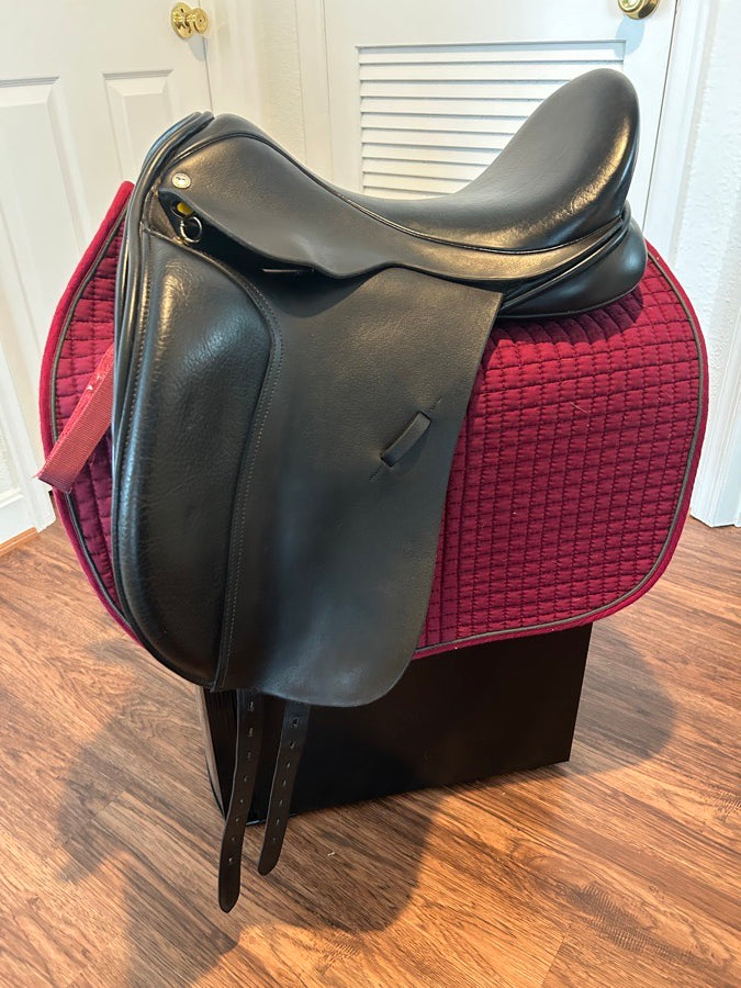 Black Country Eloquence Dressage Saddle