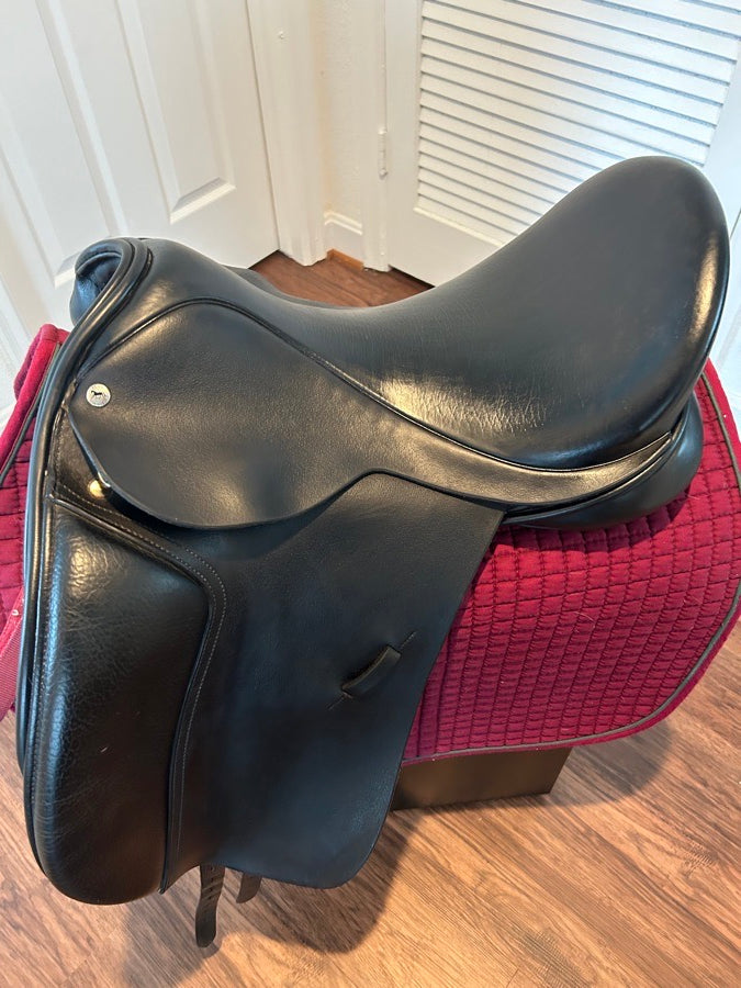 Black Country Eloquence Dressage Saddle