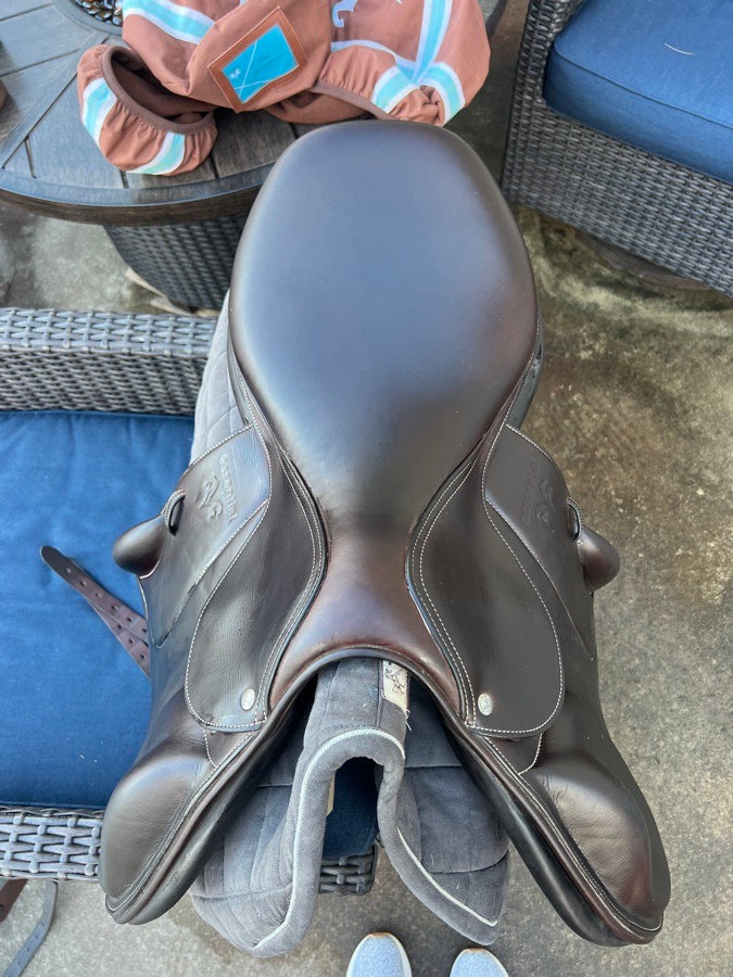 17” Essentials voltaire mono flap saddle