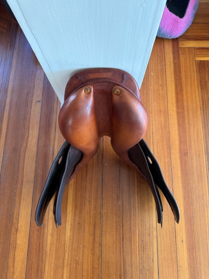 16.5” 2005 Butet Saumur Jump Saddle