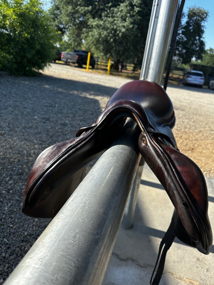 Voltaire Lexington Saddle 17.5