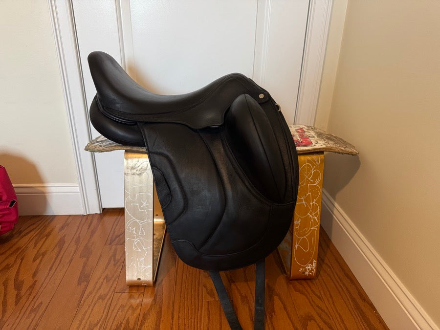 18” 2023 Antares Tempo Dressage Saddle