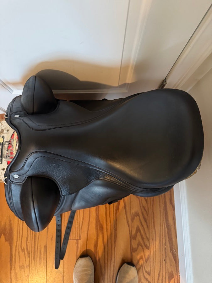 18” 2023 Antares Tempo Dressage Saddle