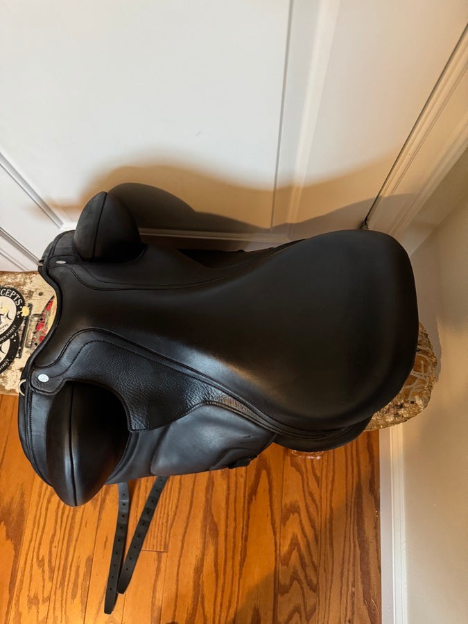 18” 2023 Antares Tempo Dressage Saddle