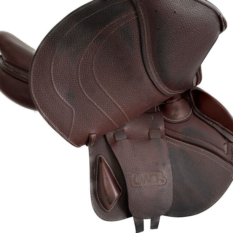 CWD Hunter/Jumper SE01 | 17.5" | 2C Flaps