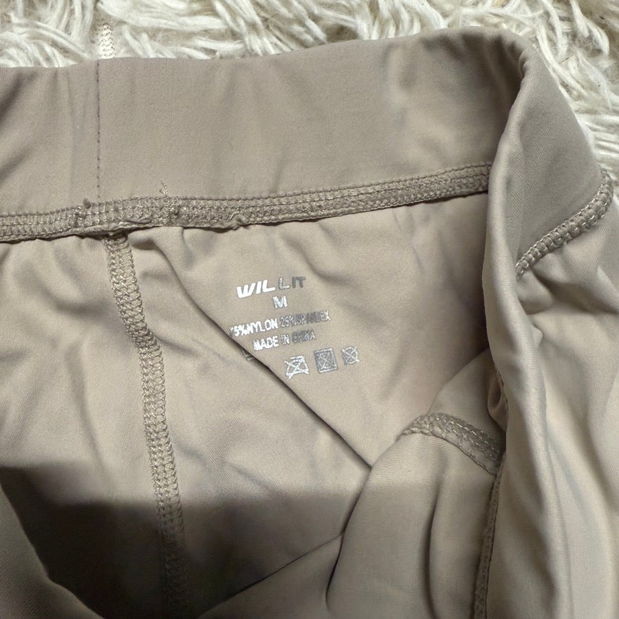 Girl’s M Tan Willit Knee Patch Horseback Riding Tights Breeches. Good Condition.