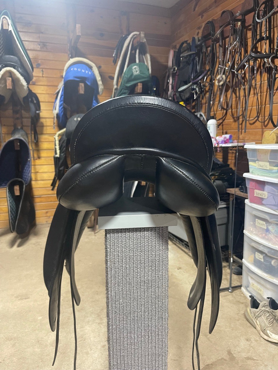 Thorn hill Klasse dressage saddle